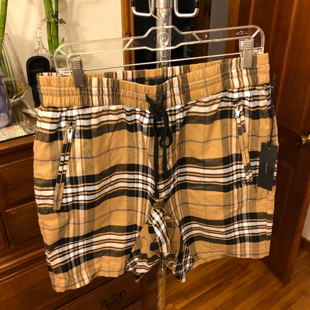 Brand new pace in plaid shorts. Sz medium